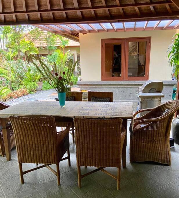 Spacious 4-bedroom Garden * Sanur (Bali)